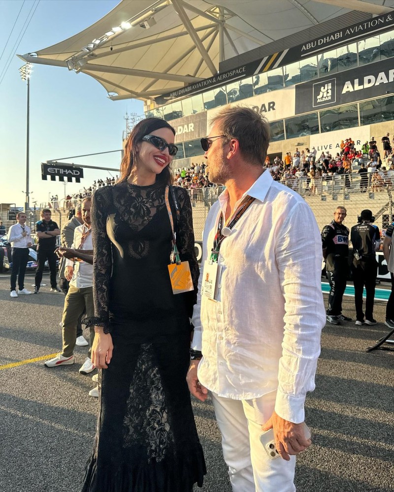 engin altan duzyatan abu dabi de formula 1 i takip etti irina shayk ve chris hemsworth ile bulustu